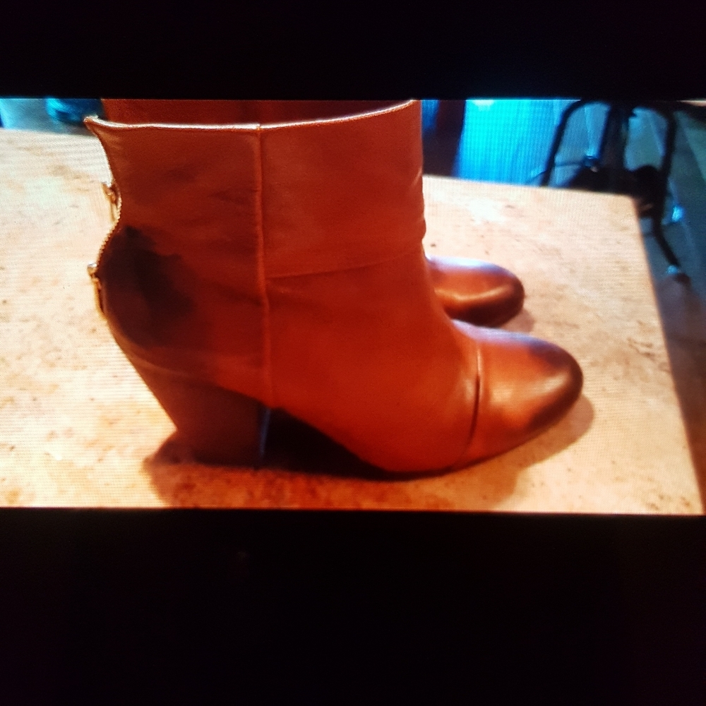 VINCE CAMUTO•Ankle Boot sz 10 SOLD ON TITLE
